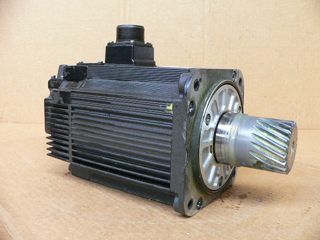 Yaskawa SGMRS-13A2A-YR11 AC Servo Motor 1300W 8.34Nm 1500 RPM